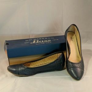 Bass Macie slip on sz 7 Blue shoe